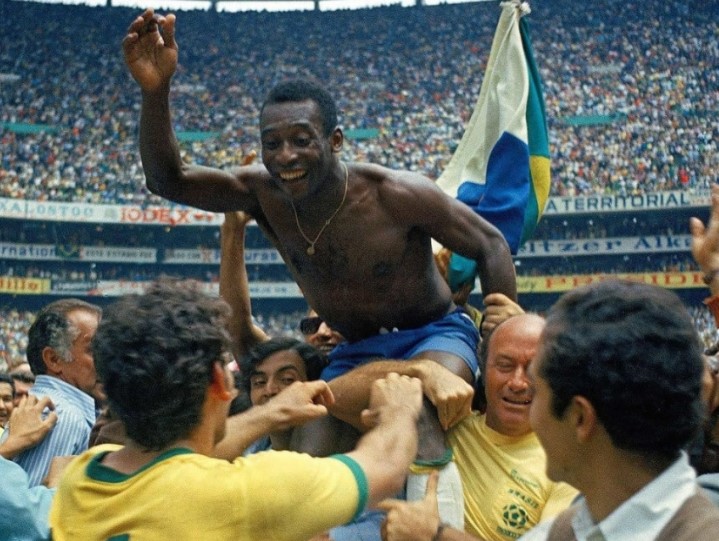 Pele có tới 3 lần giành chức vô địch World Cup trong màu áo ĐT Brazil